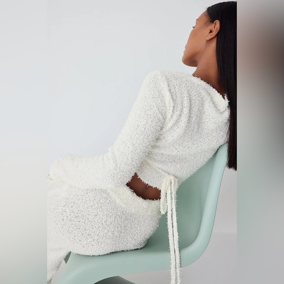 NA-KD Set - Off White Knitted Overlap Fringe Detail Sweater & Skirt - Picture 8 of 11